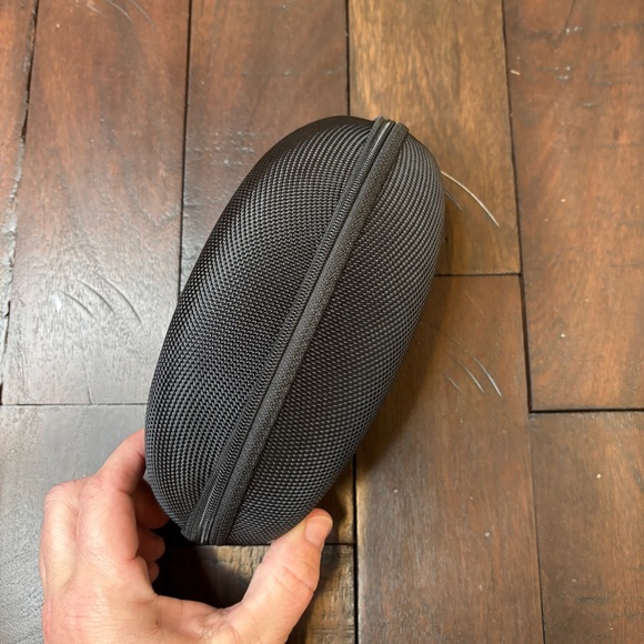 Oakley Sunglasses Hard Zipper Case Like New - Picture 6 of 10